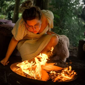 Herfstlicht & verbinding 24/09 van 19u30 tot 21u30 : vrouwen komen samen rond de vuurkorf en drinken cacao of thee,een gezellige avond in teken van het begin van de herfst en nieuwe maan energie