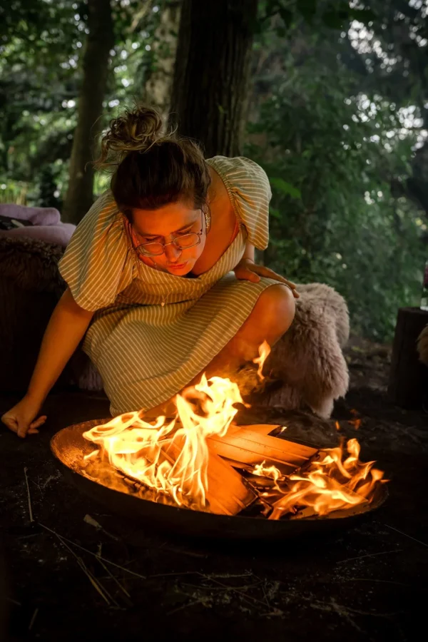 Herfstlicht & verbinding 24/09 van 19u30 tot 21u30 : vrouwen komen samen rond de vuurkorf en drinken cacao of thee,een gezellige avond in teken van het begin van de herfst en nieuwe maan energie